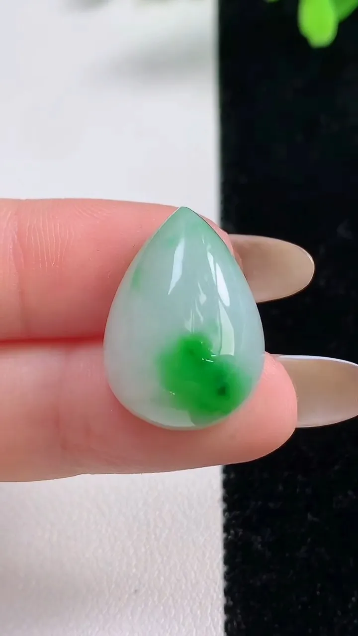 天然A货翡翠水滴镶嵌件，尺寸22.6-16-9，重量:5.43g
11月10日
