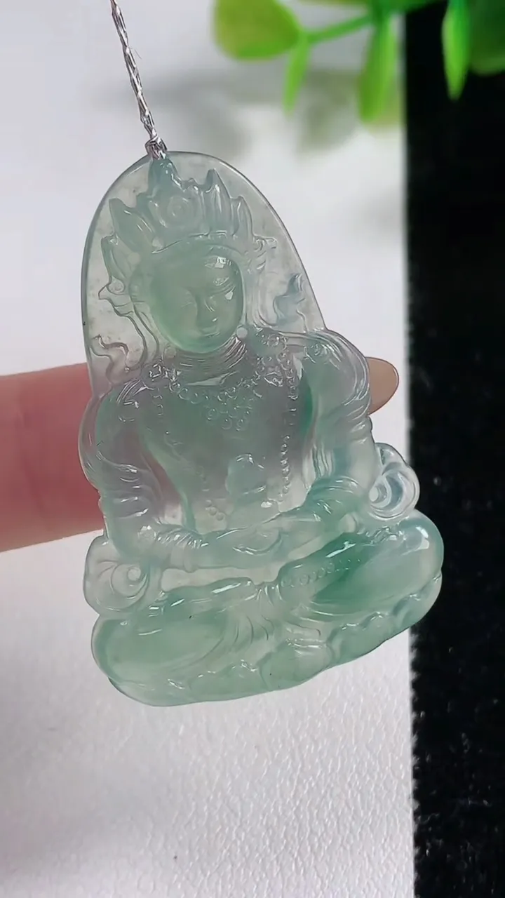 天然A货翡翠冰种飘花度母观音菩萨吊坠，尺寸42-28.2-3.8，重量:7.85g
11月10日