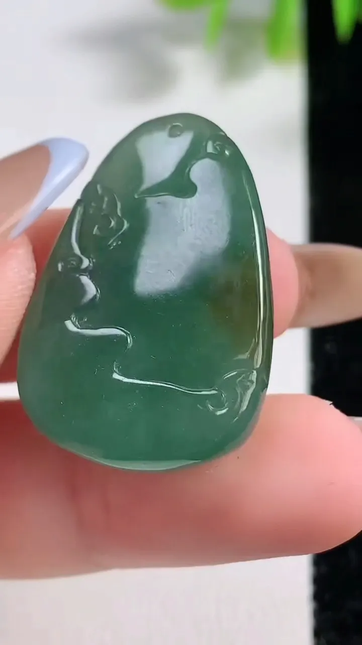 天然A货翡翠大日如来吊坠，尺寸31-19.8-9.6，重量:10.08g
11月10日