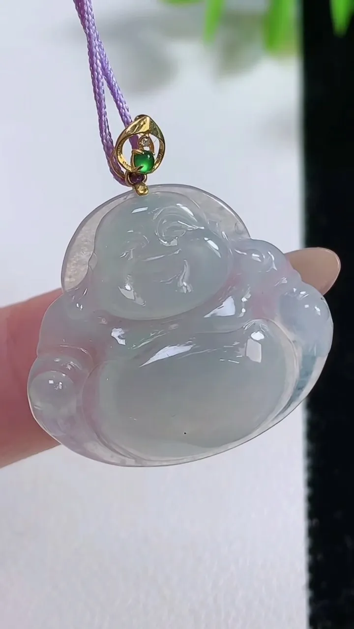 天然A货翡翠种白冰佛公吊坠，尺寸23.8-26.5-4.4，重量:4.14g
11月10日