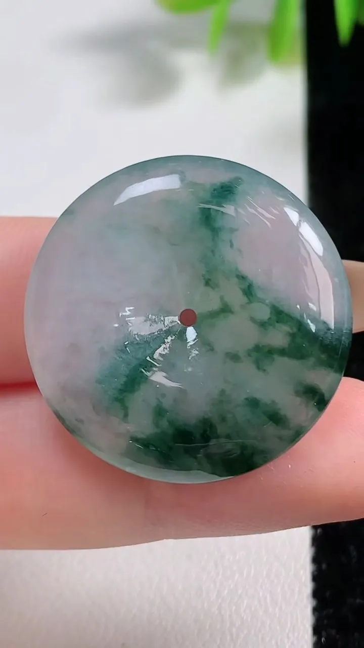 天然A货翡翠冰种飘花平安扣吊坠，尺寸29-5.6，重量:9.85g
11月10日