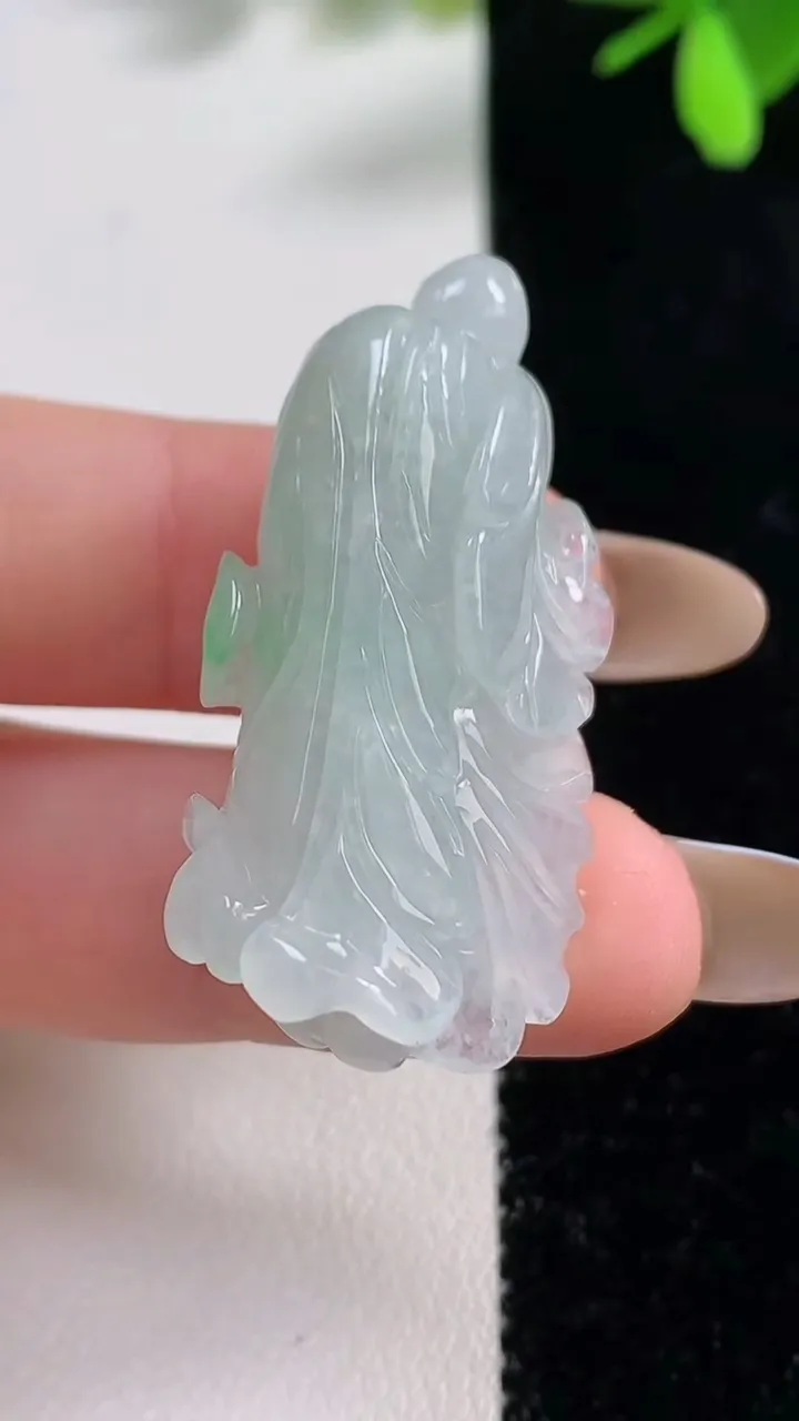 天然A货翡翠白菜吊坠，尺寸38-14-12，重量:11.64g
11月10日
