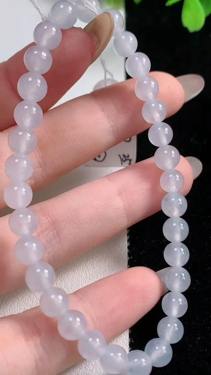 天然A货翡翠种白冰小米圆珠手串32颗，尺寸6，重量:12.20g11月10日
工厂直销收藏佳品,种好水足，色泽均匀，有种有色，上手高大气！