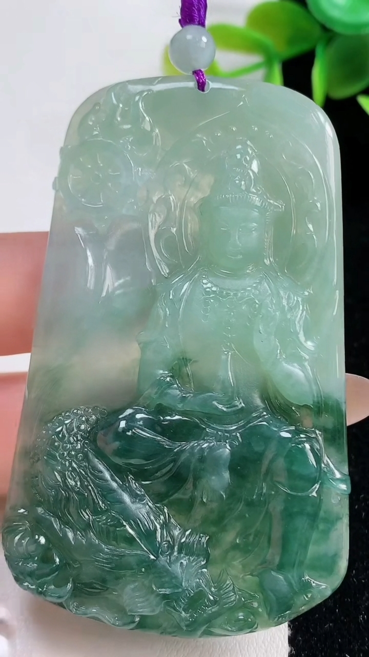 天然A货翡翠冰种飘花祥龙观音菩萨吊坠，尺寸68.8-42-6.6，重量:38.23g
11月10日