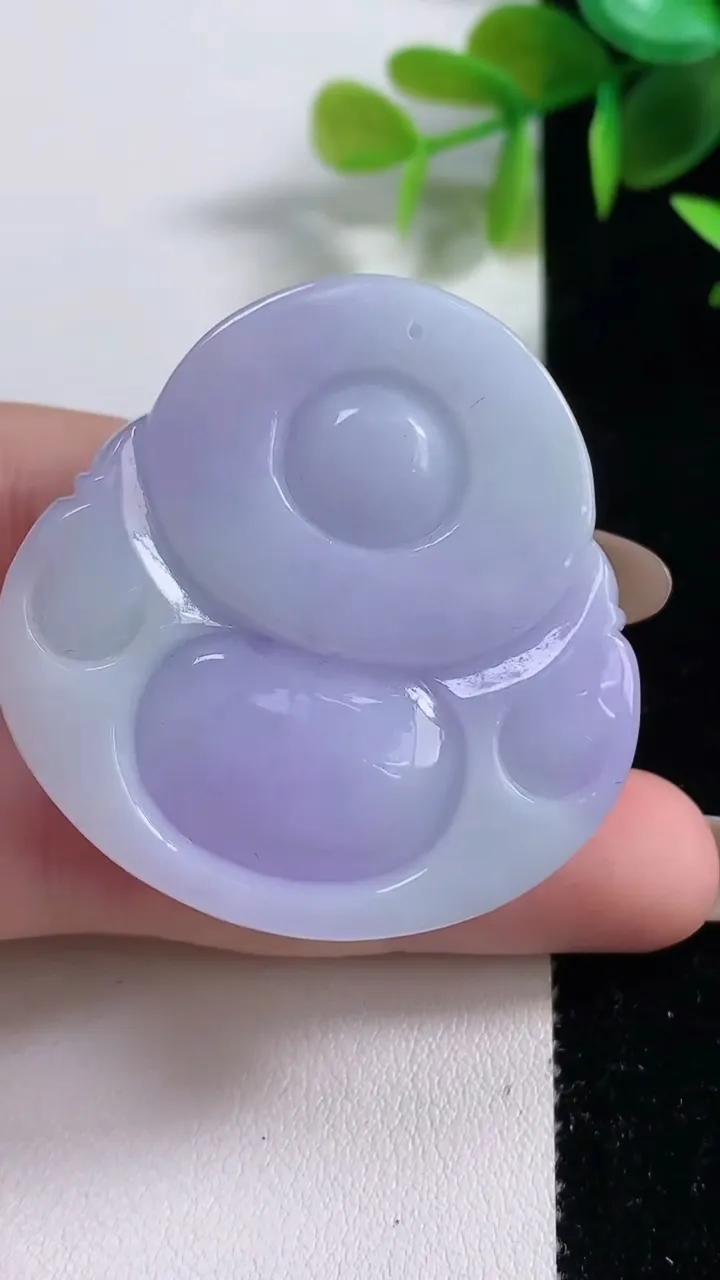天然A货翡翠冰种紫罗兰佛公吊坠，尺寸43.2-42.2-13.2，重量:43.00g
11月10日