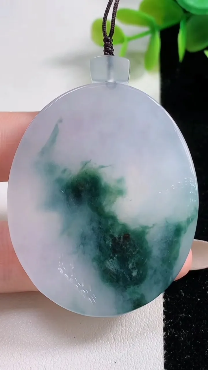 天然A货翡翠牌吊坠，尺寸51-42-6.1，重量:30.35g
11月10日