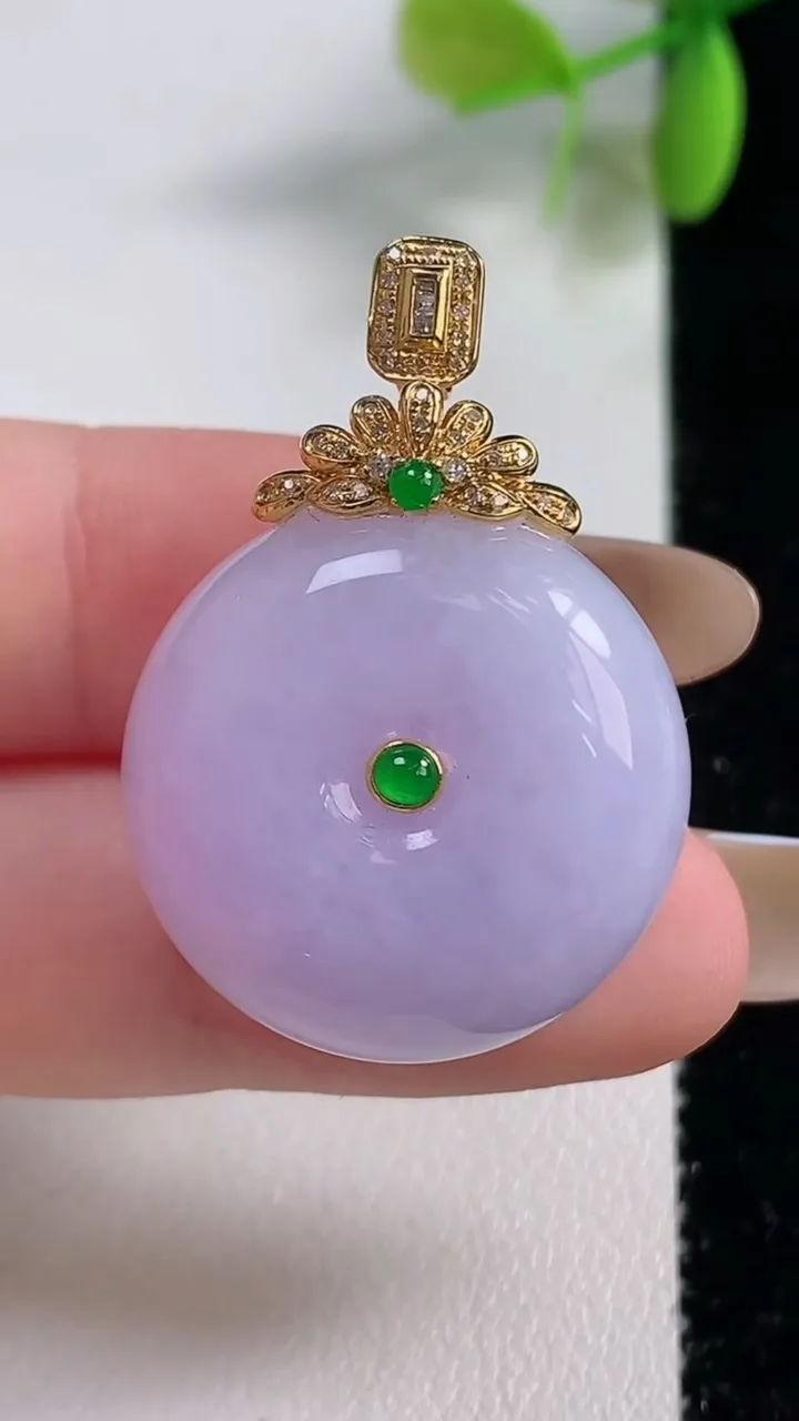 天然A货翡翠种紫罗兰平安扣吊坠，尺寸23.4-12.6，重量:16.66g
11月10日