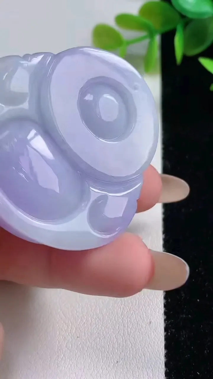 天然A货翡翠冰种紫罗兰佛公吊坠，尺寸43.2-42.2-13.2，重量:43.00g
11月10日