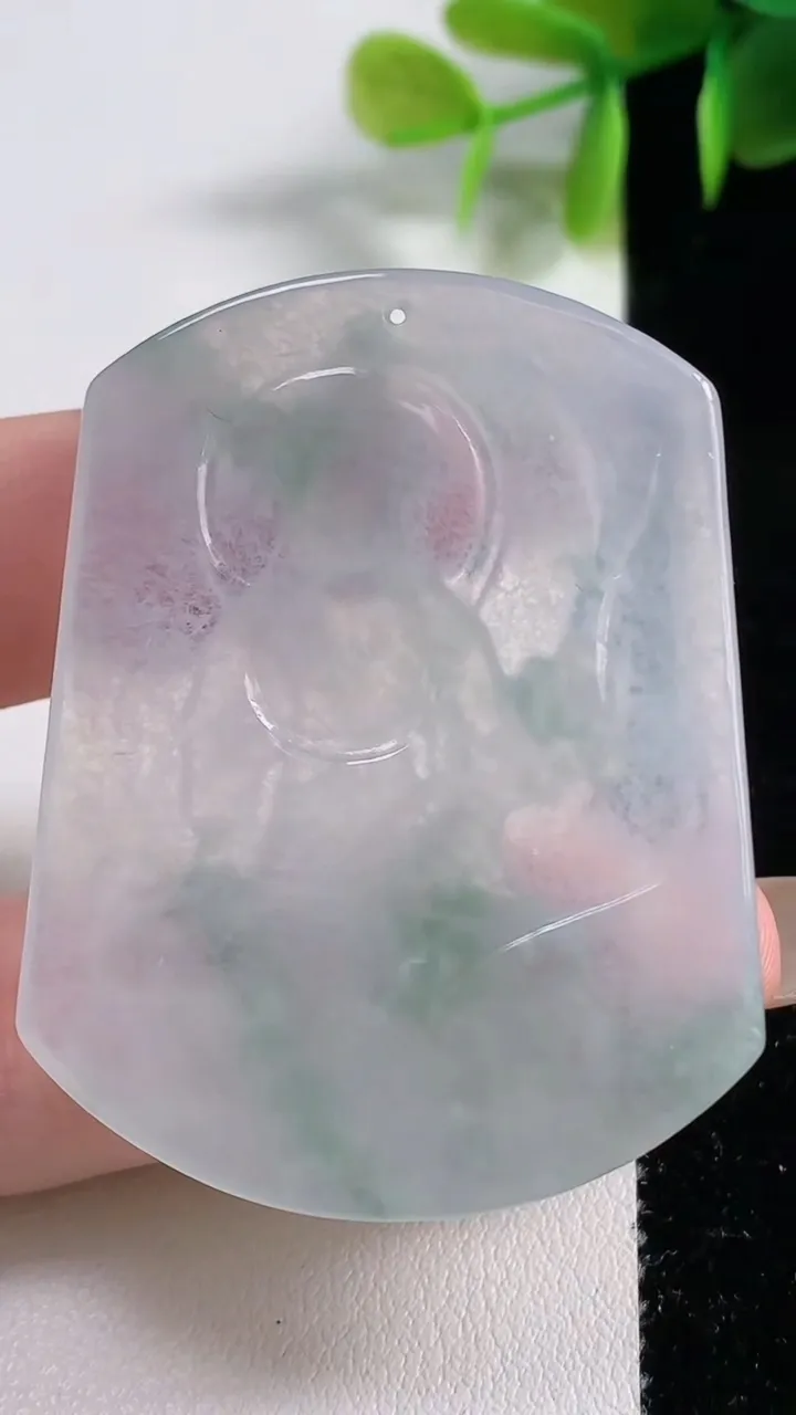 天然A货翡翠冰种飘花大势至观音菩萨吊坠，尺寸49.6-38-6，重量:22.42g
11月10日