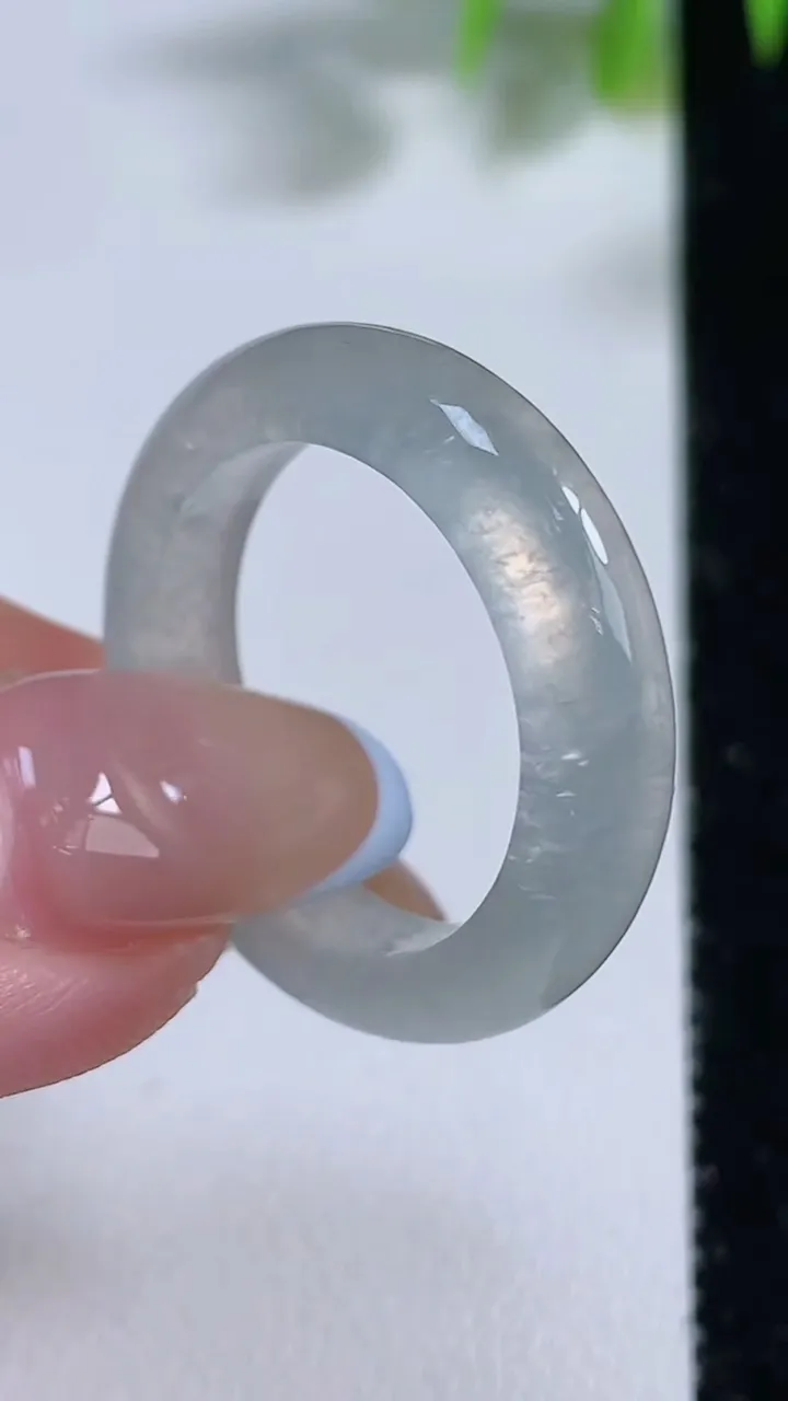 天然A货翡翠指环 戒指，尺寸20-5.4-3.8，重量:4.88g2025年11月10日
工厂直销收