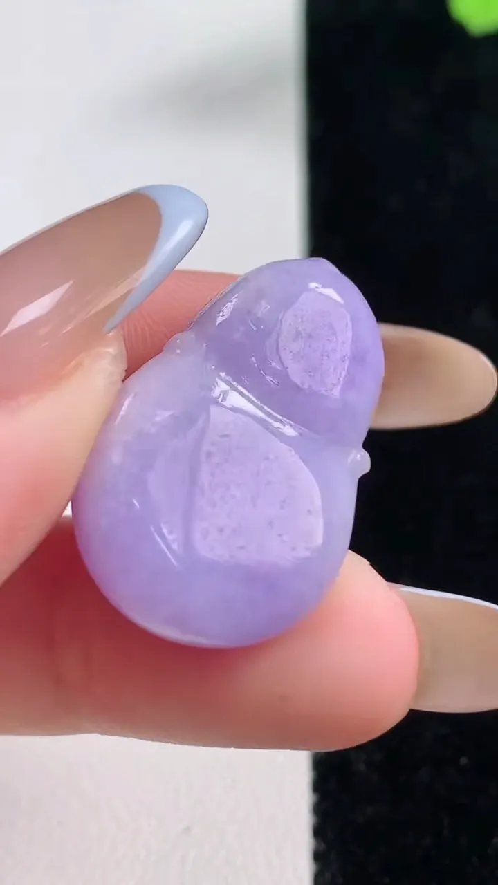 天然A货翡翠冰种紫罗兰葫芦吊坠，尺寸27.3-18.3-9.2，重量:8.87g
11月10日