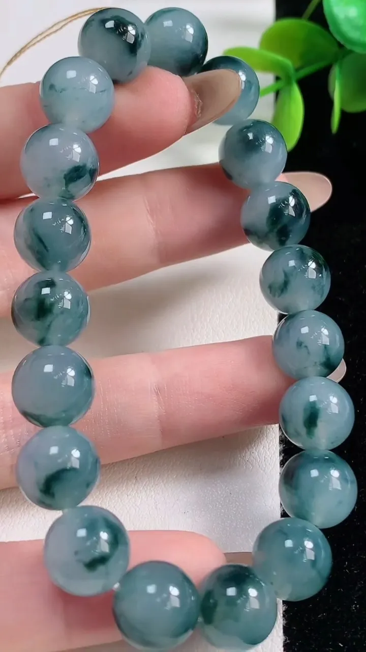 天然A货翡翠种飘花圆珠手串19颗，尺寸10.2，重量:35.51g11月10日
工厂直销收藏佳品,种