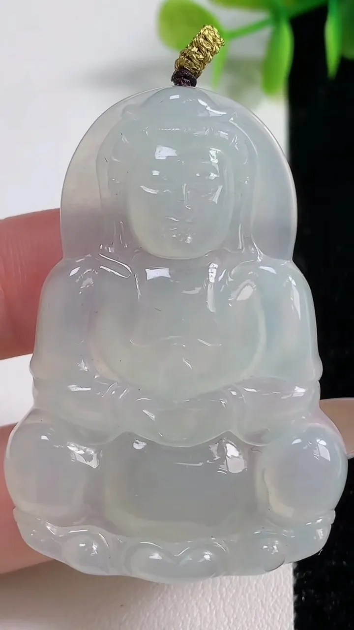 天然A货翡翠正装观音菩萨吊坠，尺寸51.8-36.3-6.3，重量:19.00g
11月10日