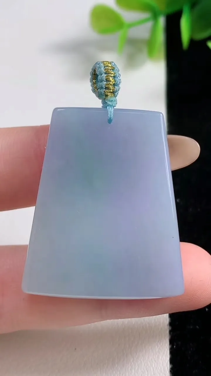 天然A货翡翠冰种春带彩 紫罗兰无事牌吊坠，尺寸34.4-29.3-5.1，重量:14.44g
11月10日