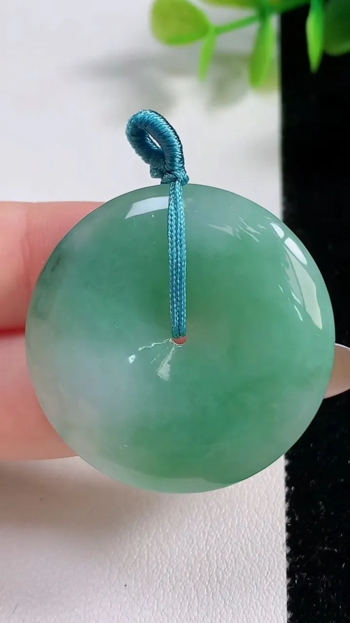 天然A货翡翠平安扣吊坠，尺寸35-5.8，重量:14.96g
11月10日