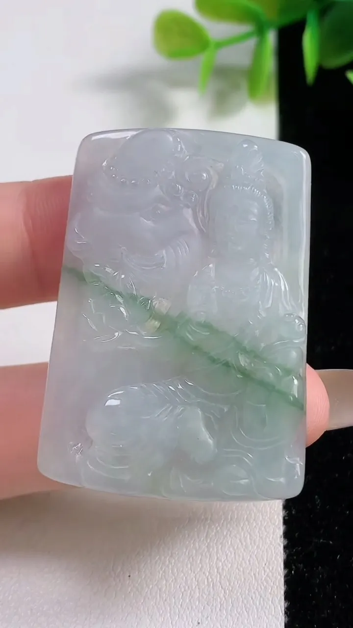 天然A货翡翠冰种飘花普贤菩萨吊坠，尺寸44-30.6-4.8，重量:13.99g
11月10日