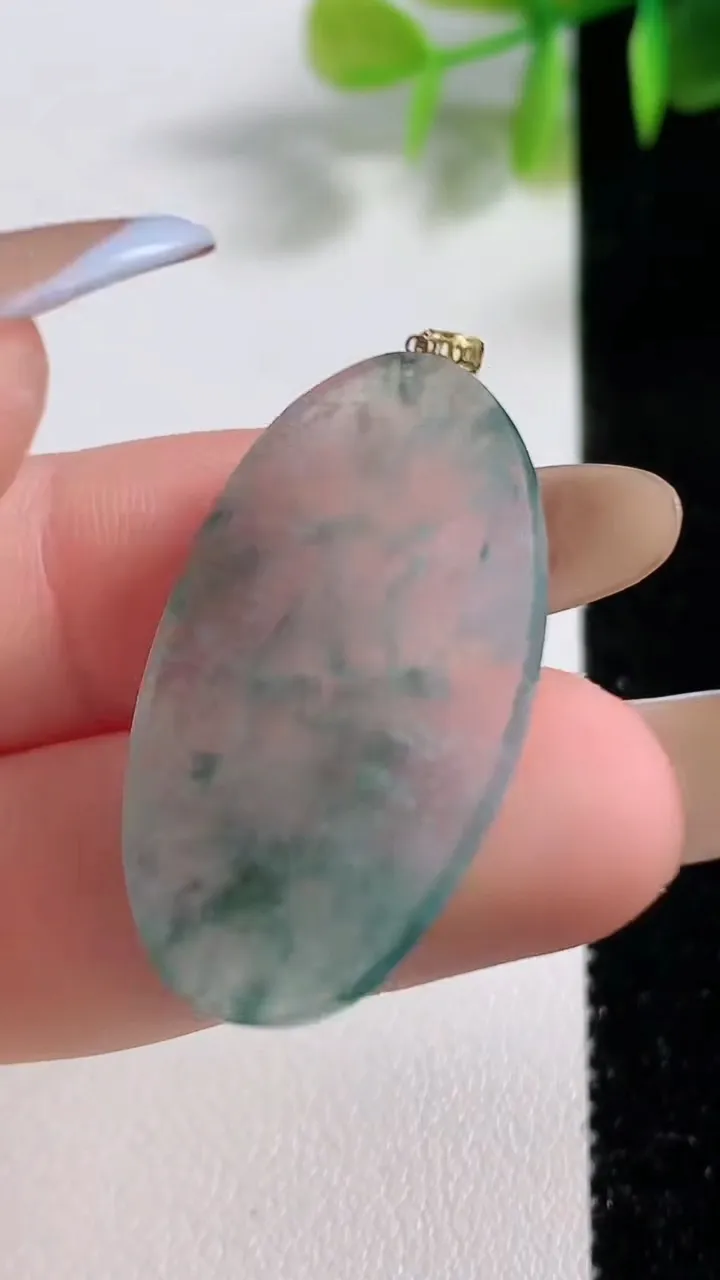 天然A货翡翠种飘花无事牌吊坠，尺寸32.2-19-2.1，重量:3.67g
11月10日