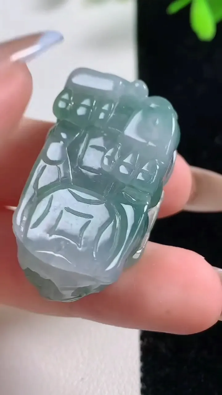 天然A货翡翠貔貅吊坠，尺寸37.4-20-12，重量:21.60g
11月10日