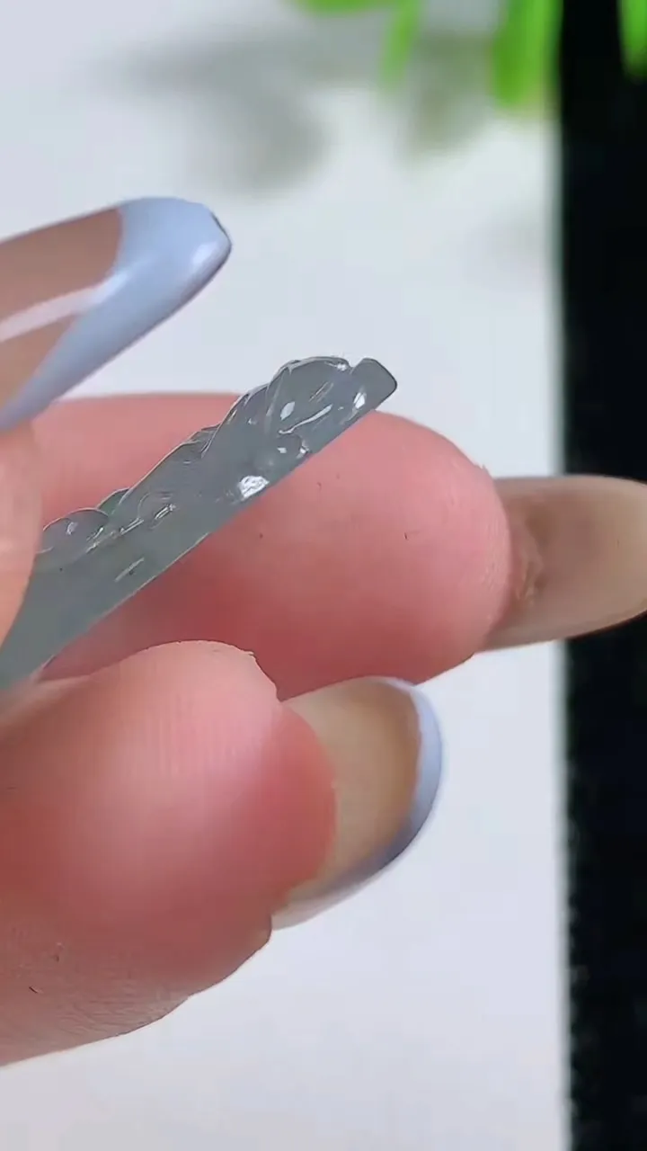 天然A货翡翠财神爷吊坠，尺寸31-16.6-4.3，重量:4.09g
11月10日