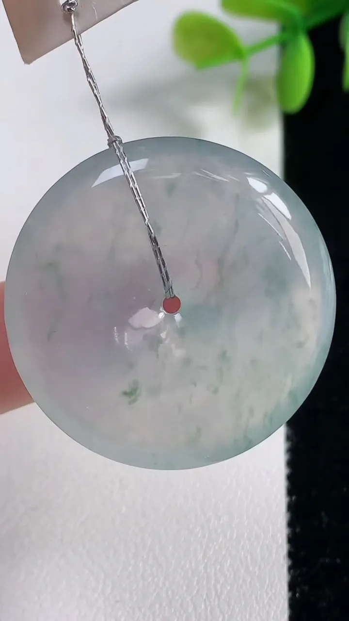 天然A货翡翠种飘花平安扣吊坠，尺寸33.3-6.4，重量:14.59g
11月10日