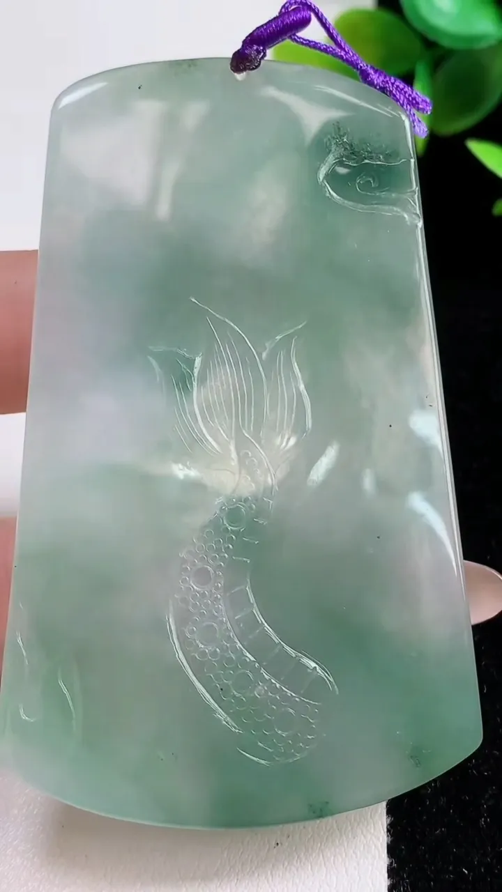 天然A货翡翠冰种飘花祥龙大势至观音菩萨吊坠，尺寸73.8-45.5-6.2，重量:37.83g
11月10日