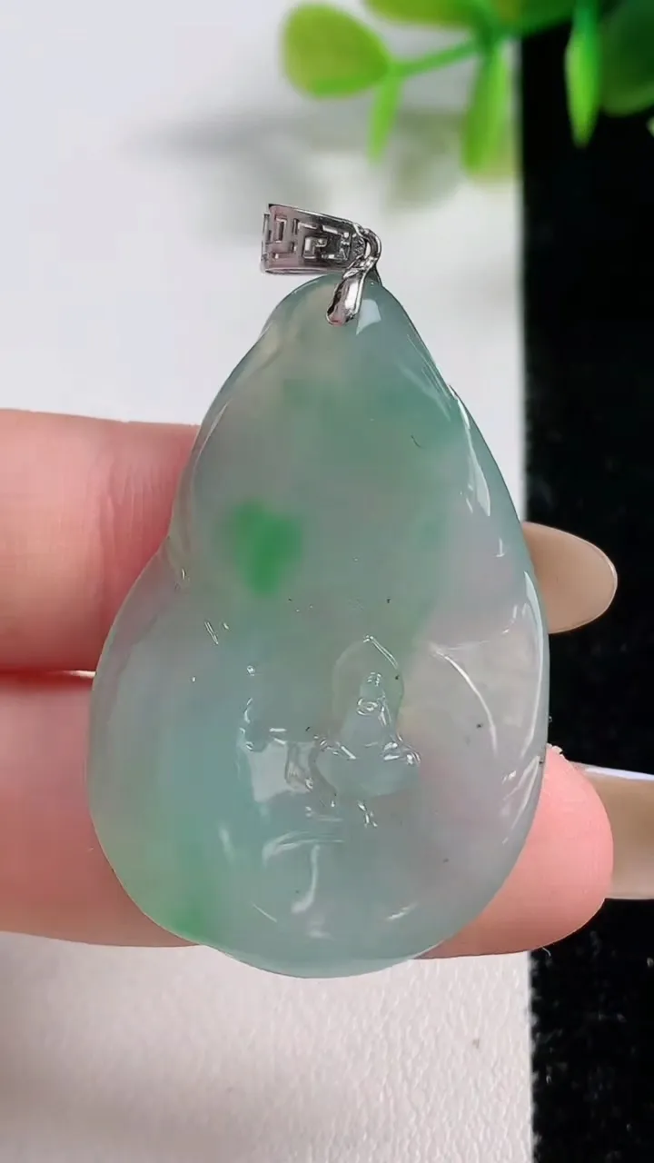 天然A货翡翠无相佛吊坠，尺寸39.4-26.3-5.2，重量:11.40g
11月10日