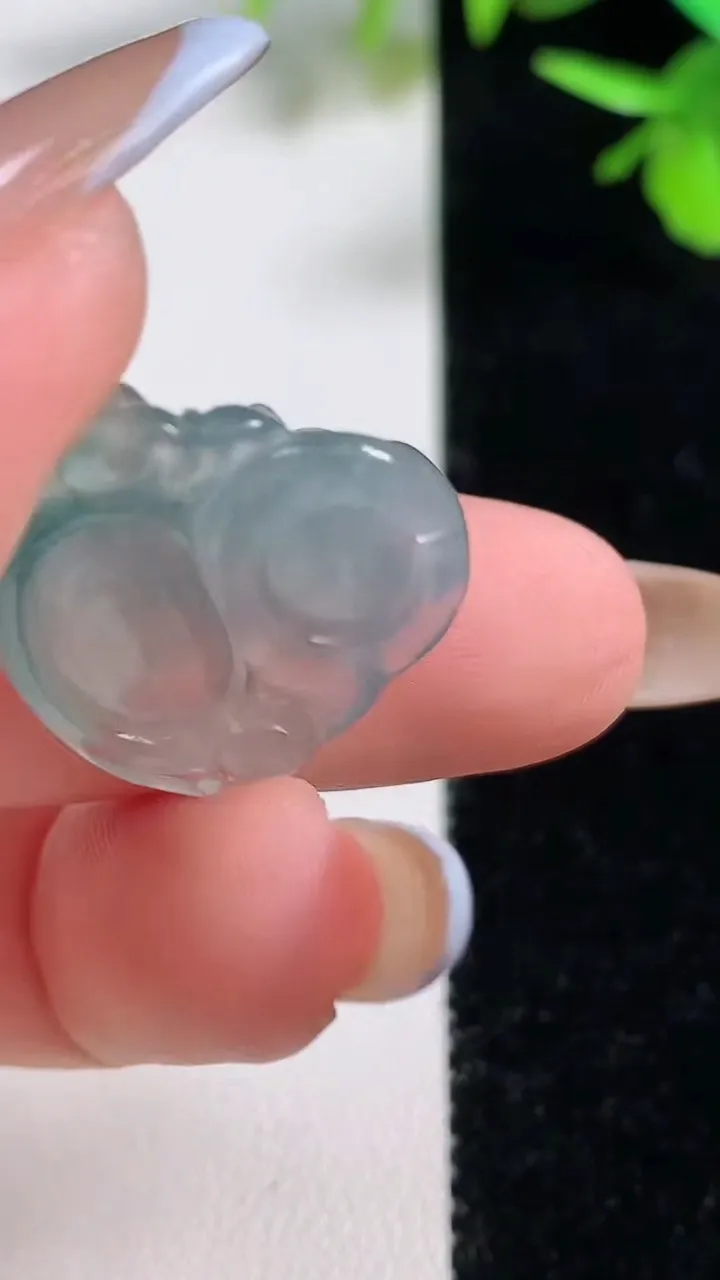 天然A货翡翠佛公吊坠，尺寸19.8-23-5.8，重量:4.18g
11月10日