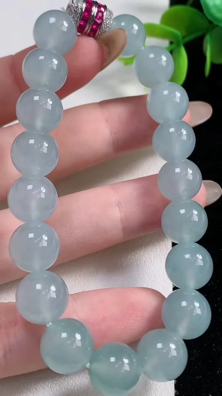 天然A货翡翠圆珠手串18颗，尺寸10.3，重量:38.53g11月10日
工厂直销收藏佳品,种好水足，色泽均匀，有种有色，上手高大气！