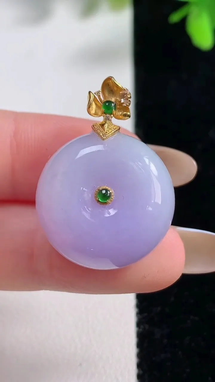 天然A货翡翠种春带彩 紫罗路路通 平安扣吊坠，尺寸21.2-12，重量:12.19g
11月11日