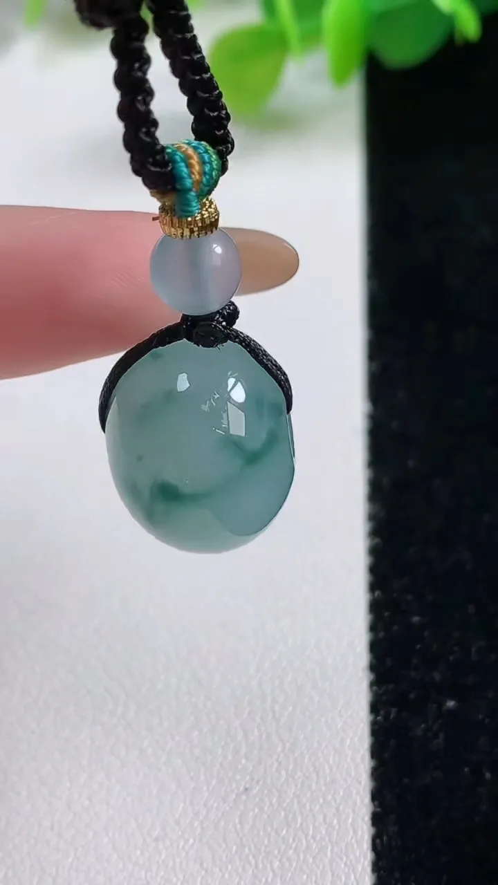 天然A货翡翠冰种飘花路路通吊坠，尺寸17.2-13，重量:9.52g
11月11日