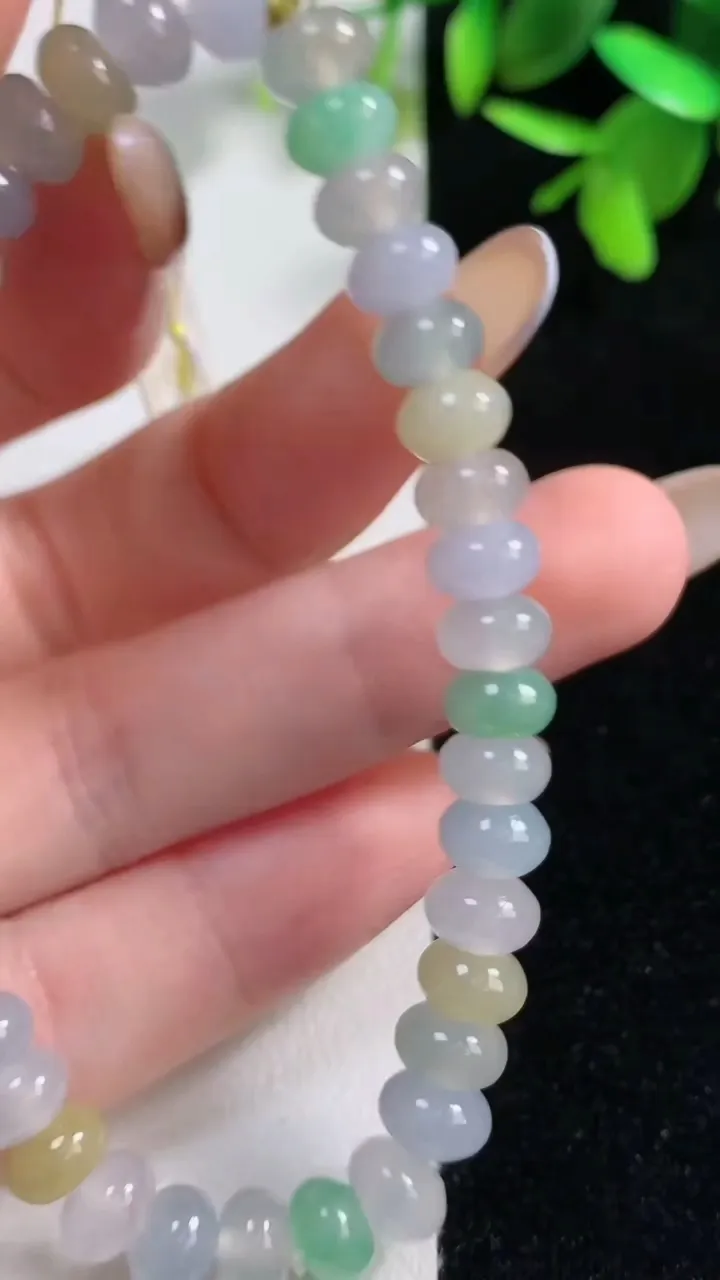 天然A货翡翠种三彩算盘珠手串40颗，尺寸7.3-4.4，重量:18.54g11月11日
工厂直销收藏佳品,种好水足，色泽均匀，有种有色，上手高大气！