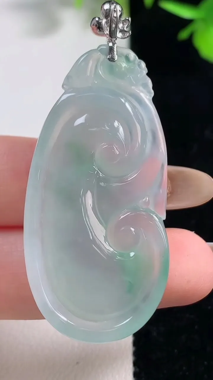 天然A货翡翠如意吊坠，尺寸43-22-6.3，重量:11.63g
11月11日