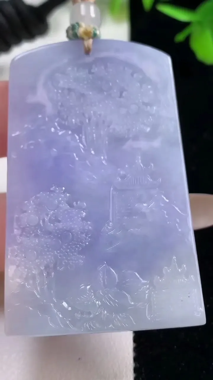 天然A货翡翠冰种紫罗兰山水牌吊坠，尺寸55.5-35.8-6，重量:34.43g
11月11日