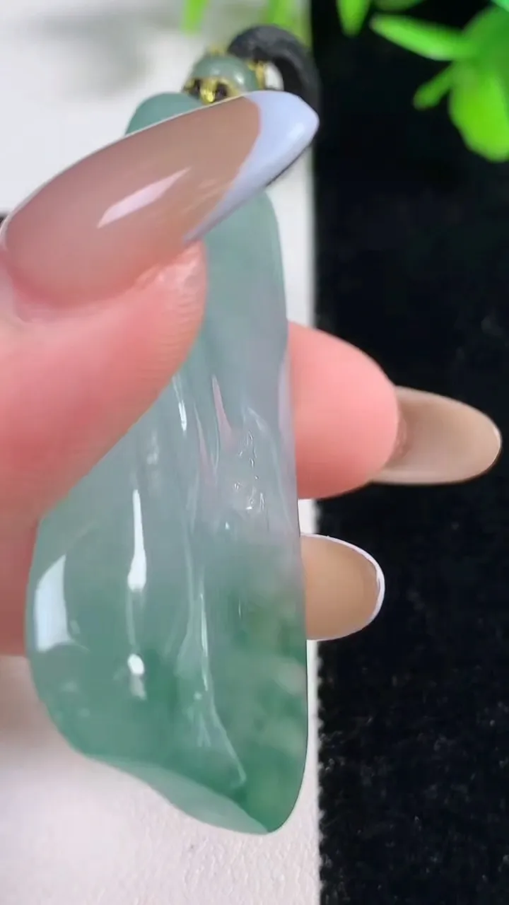 天然A货翡翠冰种飘花无相观音菩萨吊坠，尺寸57.4-23.7-6，重量:22.23g
11月11日