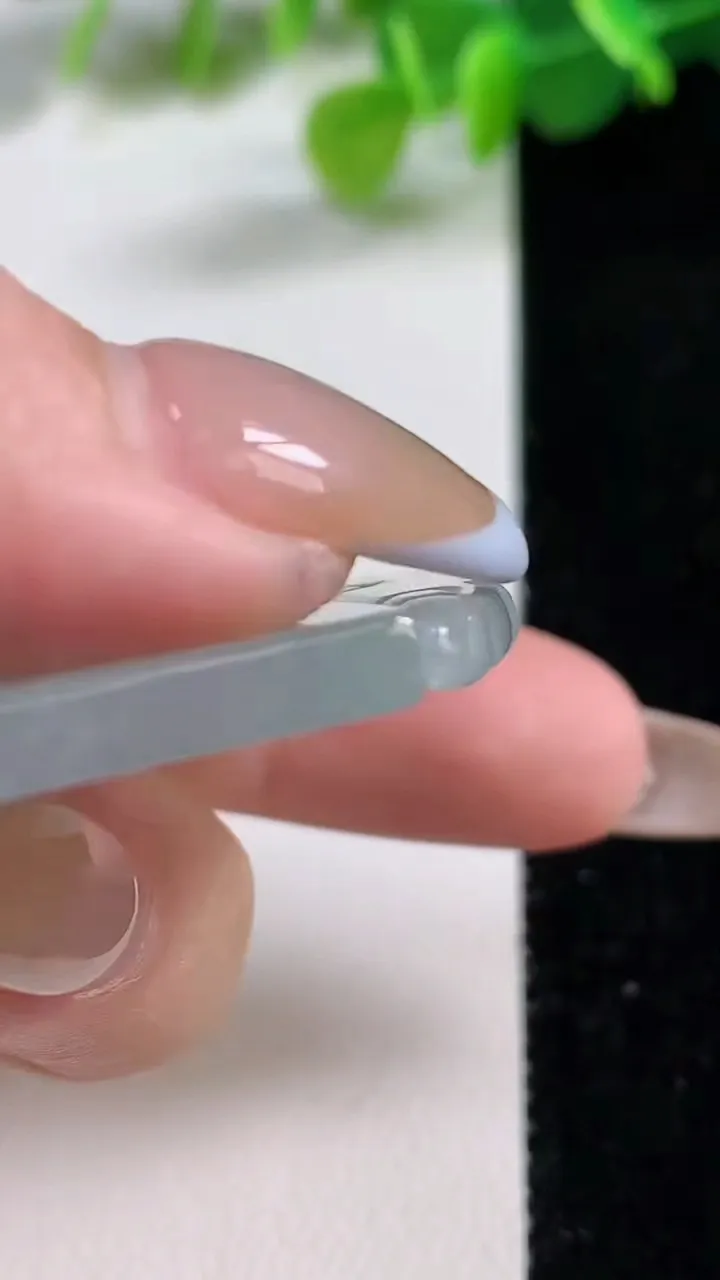 天然A货翡翠冰种飘花仿古无事牌吊坠，尺寸50-43-4.3，重量:21.91g
11月11日