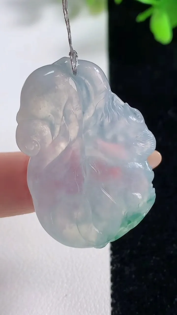 天然A货翡翠冰种飘花貔貅牌吊坠，尺寸38.3-24.8-6，重量:11.00g
11月11日