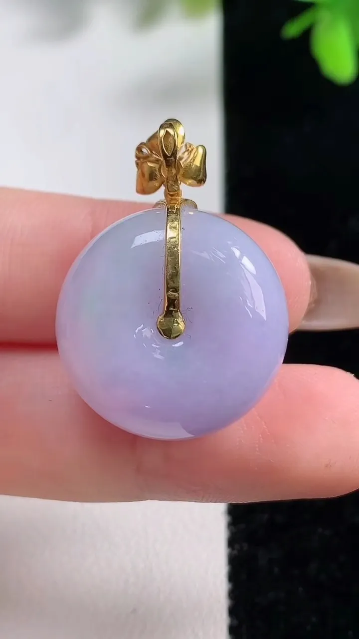 天然A货翡翠种春带彩 紫罗路路通 平安扣吊坠，尺寸21.2-12，重量:12.19g
11月11日