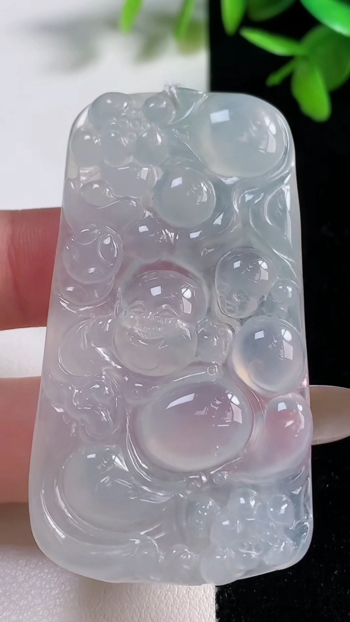 天然A货翡翠逍遥佛公吊坠，尺寸59.7-33-5，重量:21.84g
11月11日