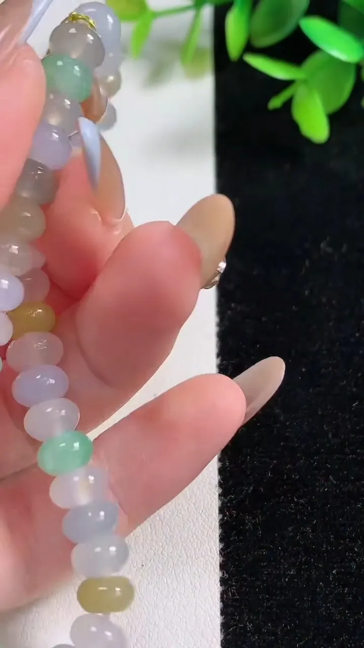 天然A货翡翠种三彩算盘珠手串40颗，尺寸7.3-4.4，重量:18.54g11月11日
工厂直销收藏佳品,种好水足，色泽均匀，有种有色，上手高大气！