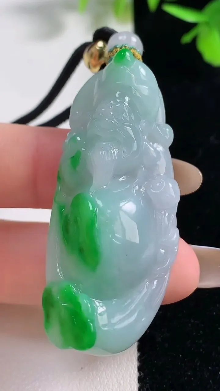 天然A货翡翠财神爷吊坠，尺寸50.8-22-12.4，重量:28.07g
11月11日