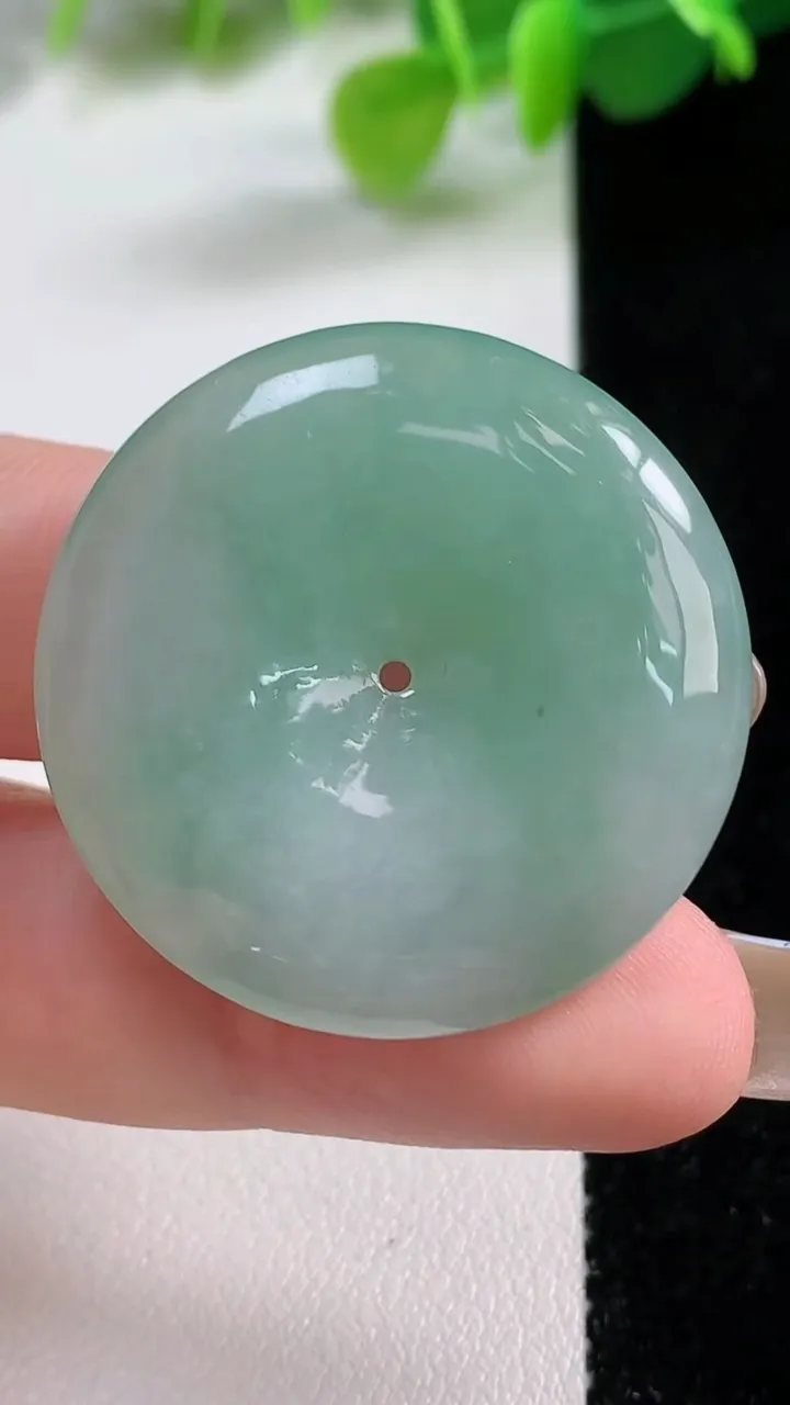 天然A货翡翠平安扣吊坠，尺寸32.8-6，重量:13.25g
11月11日