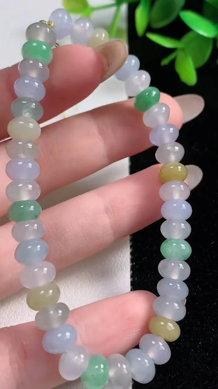 天然A货翡翠种三彩算盘珠手串40颗，尺寸7.3-4.4，重量:18.54g11月11日
工厂直销收藏