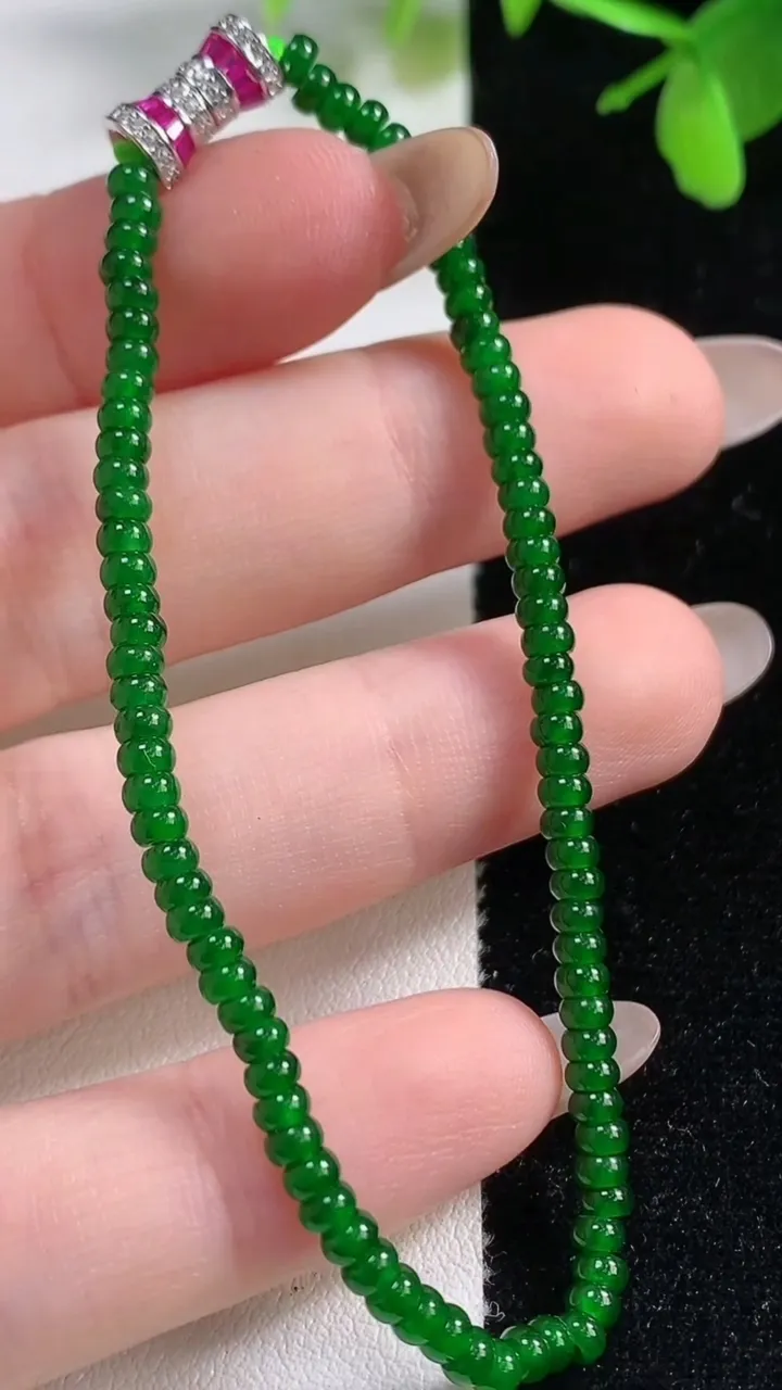 天然A货翡翠算盘珠手串98颗，尺寸3.1-2，重量:4.00g11月11日
工厂直销收藏佳品,种好水足，色泽均匀，有种有色，上手高大气！