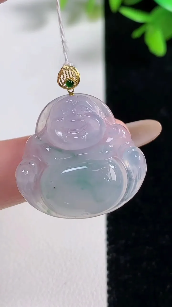 天然A货翡翠种飘花佛公吊坠，尺寸24.8-26-5，重量:5.03g
11月11日