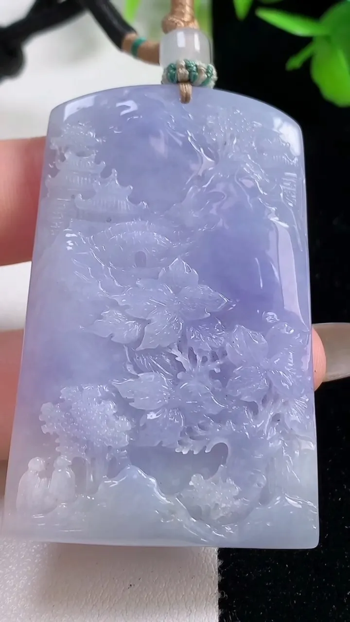 天然A货翡翠冰种紫罗兰山水牌吊坠，尺寸55.5-35.8-6，重量:34.43g
11月11日