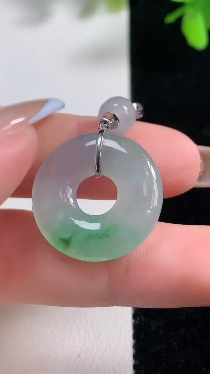 天然A货翡翠平安环吊坠，尺寸22-4.7，重量:5.46g
11月11日