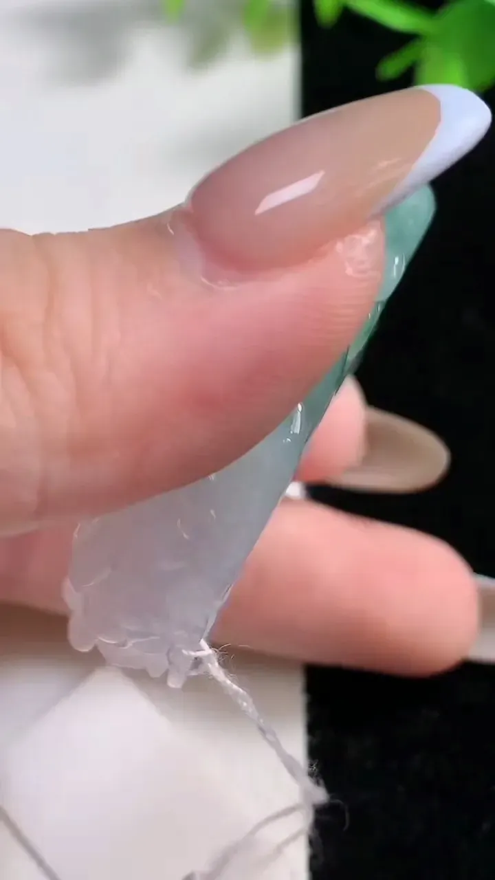 天然A货翡翠霸王貔貅吊坠，尺寸47.4-28.2-12.5，重量:35.54g
11月11日