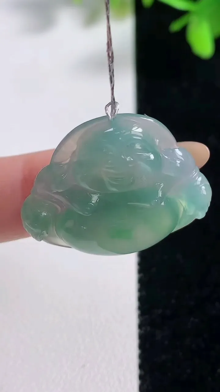 天然A货翡翠佛公吊坠，尺寸24.5-29-5.3，重量:6.01g
11月11日