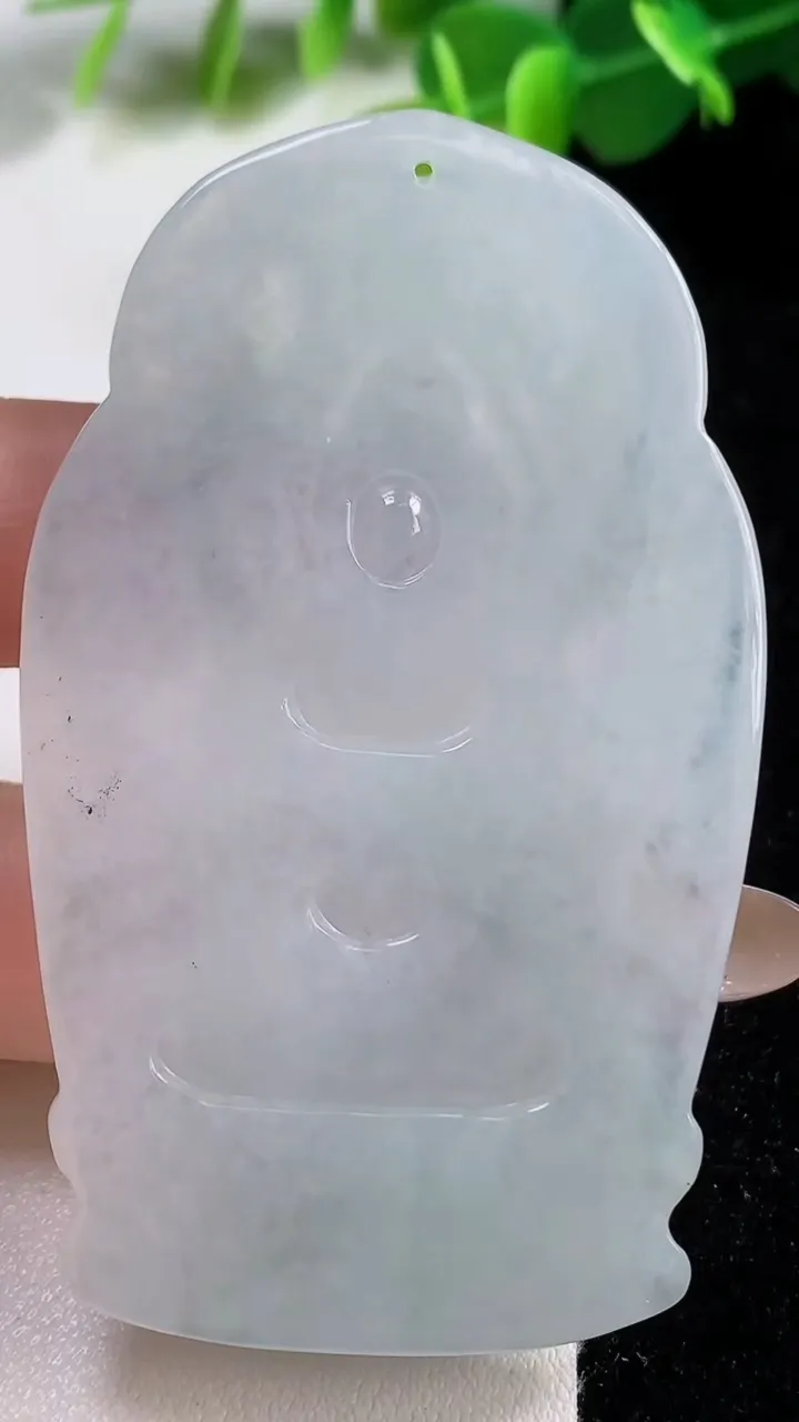 天然A货翡翠千手观音菩萨吊坠，尺寸68.2-41-6，重量:33.60g
11月11日