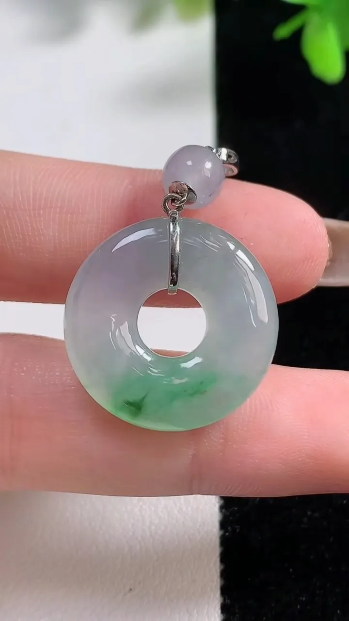 天然A货翡翠平安环吊坠，尺寸22-4.7，重量:5.46g
11月11日